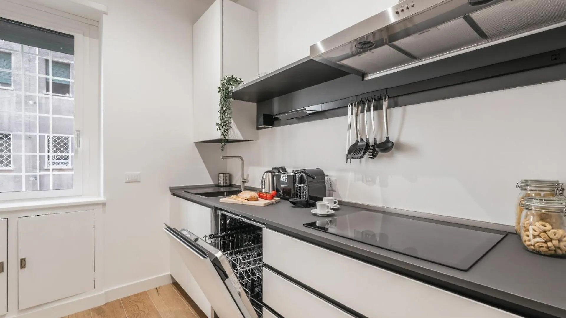 רומא The Best Rent - Spacious Three-Bedroom Apartment In Prati Area