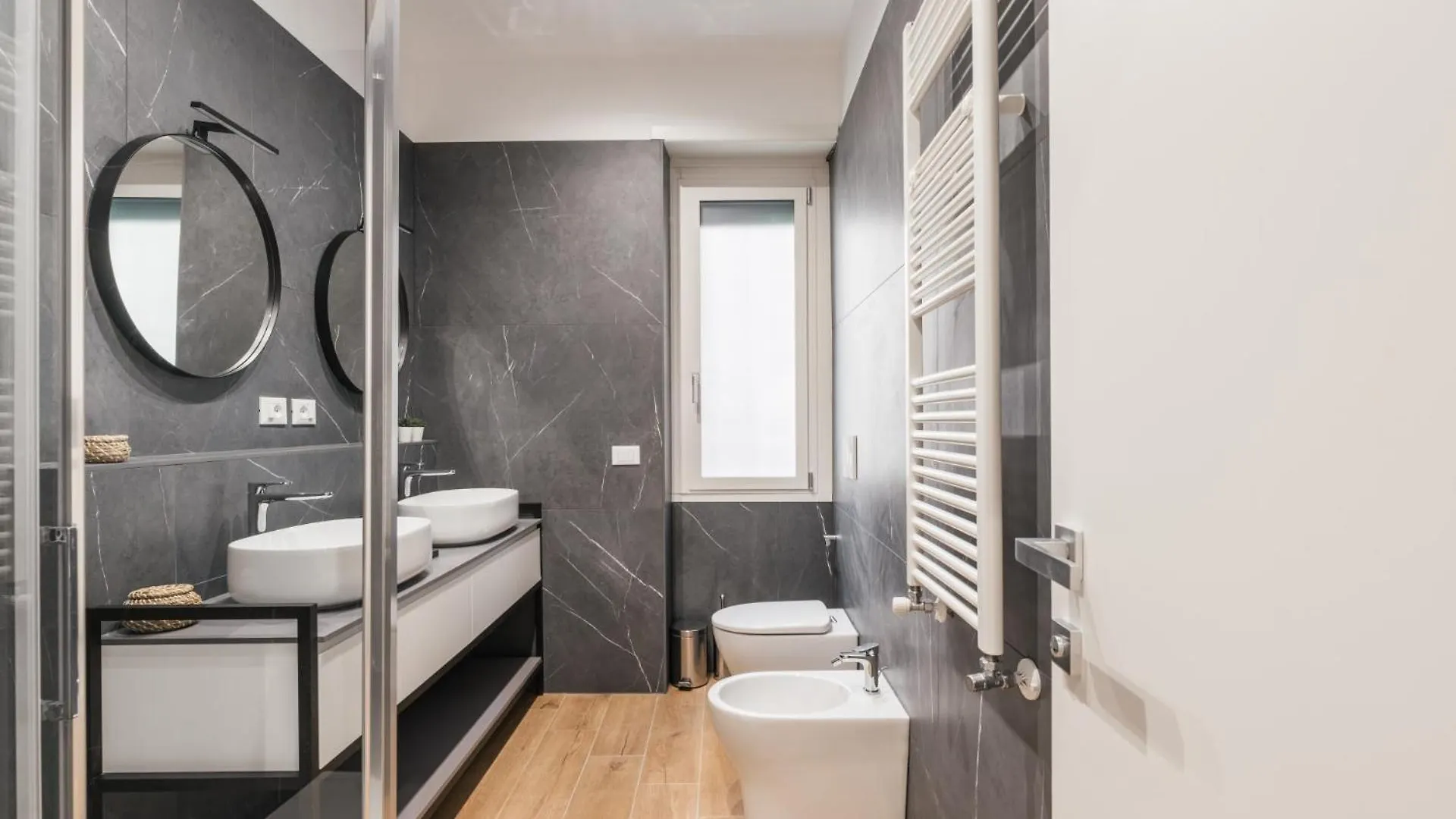 רומא The Best Rent - Spacious Three-Bedroom Apartment In Prati Area