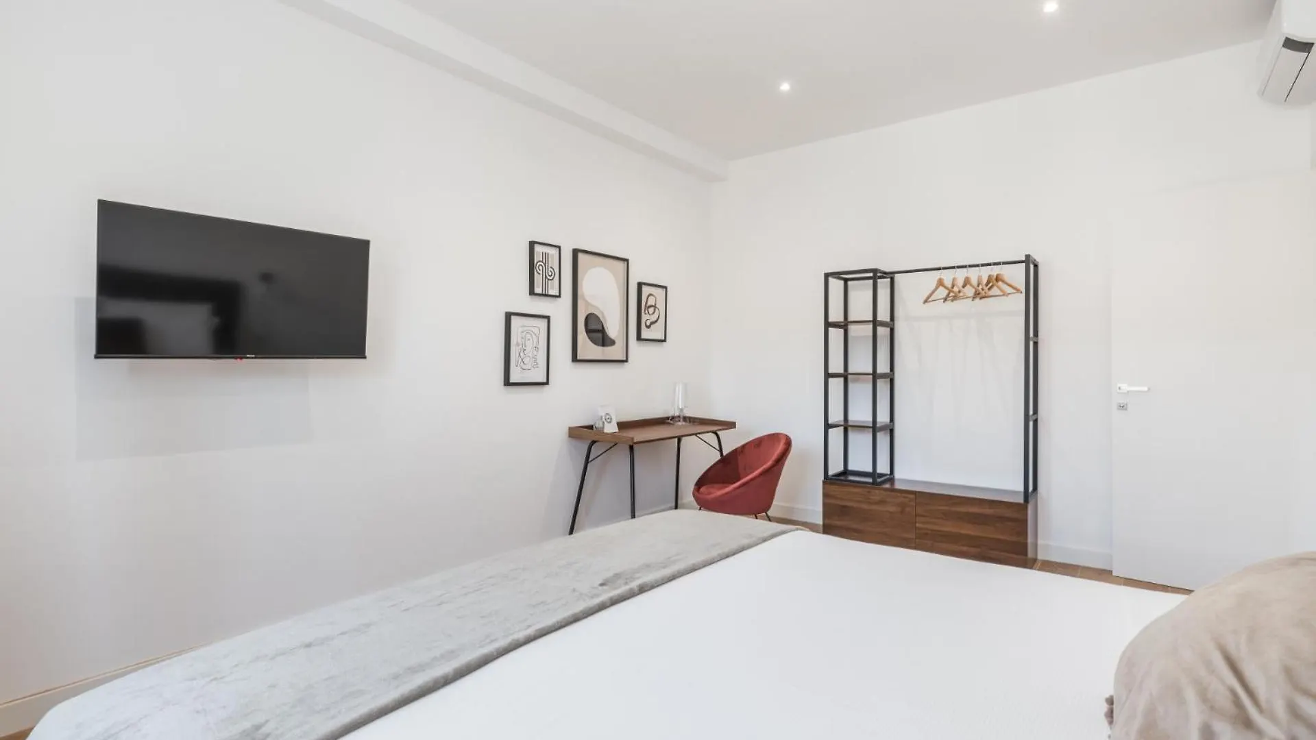 The Best Rent - Spacious Three-Bedroom Apartment In Prati Area Rom 0*,  Italien
